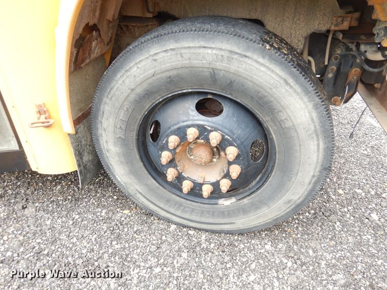 image for item DI6745 2001 Chevrolet C7H064  school bus