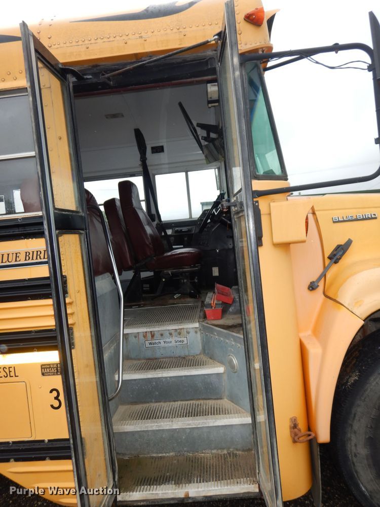 image for item DI6745 2001 Chevrolet C7H064  school bus