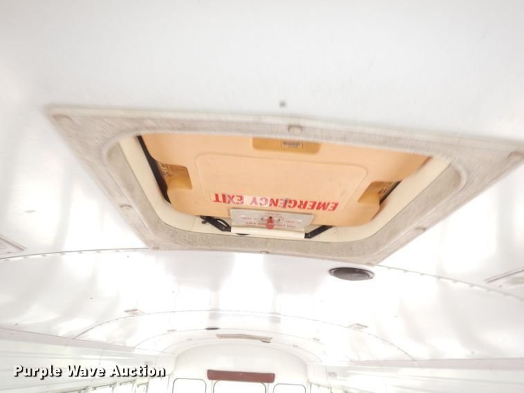 image for item DI6745 2001 Chevrolet C7H064  school bus