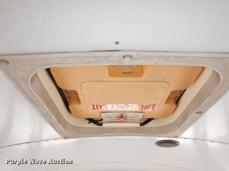 image for item DI6745 2001 Chevrolet C7H064  school bus