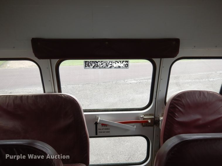 image for item DI6745 2001 Chevrolet C7H064  school bus