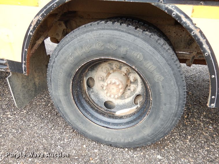 image for item DI6745 2001 Chevrolet C7H064  school bus