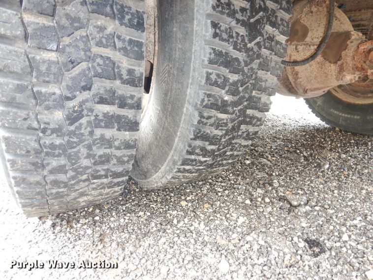 image for item DI6745 2001 Chevrolet C7H064  school bus