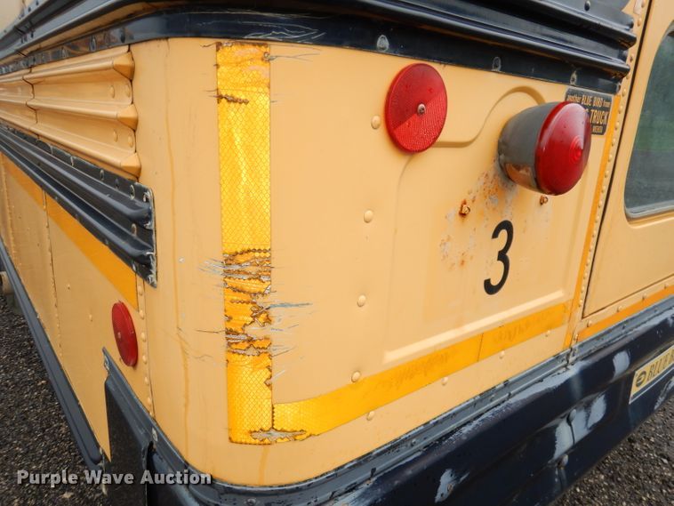 image for item DI6745 2001 Chevrolet C7H064  school bus