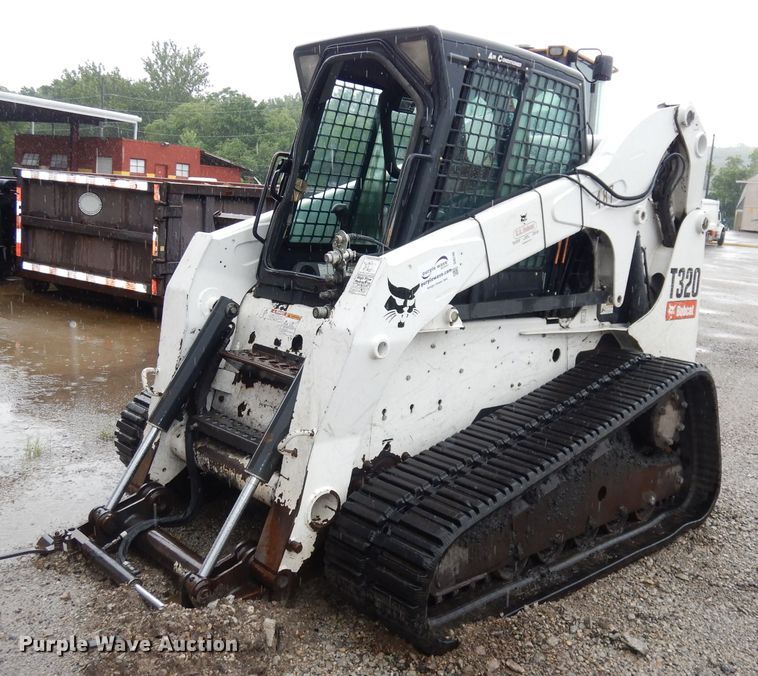 image for item DI6746 2010 Bobcat T320  tracked skid steer loader