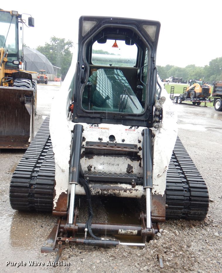 image for item DI6746 2010 Bobcat T320  tracked skid steer loader