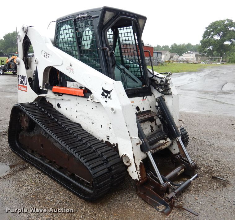image for item DI6746 2010 Bobcat T320  tracked skid steer loader