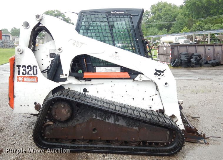 image for item DI6746 2010 Bobcat T320  tracked skid steer loader