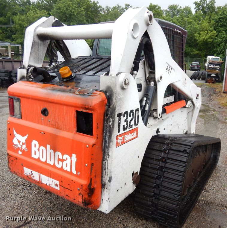 image for item DI6746 2010 Bobcat T320  tracked skid steer loader