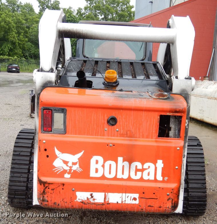 image for item DI6746 2010 Bobcat T320  tracked skid steer loader