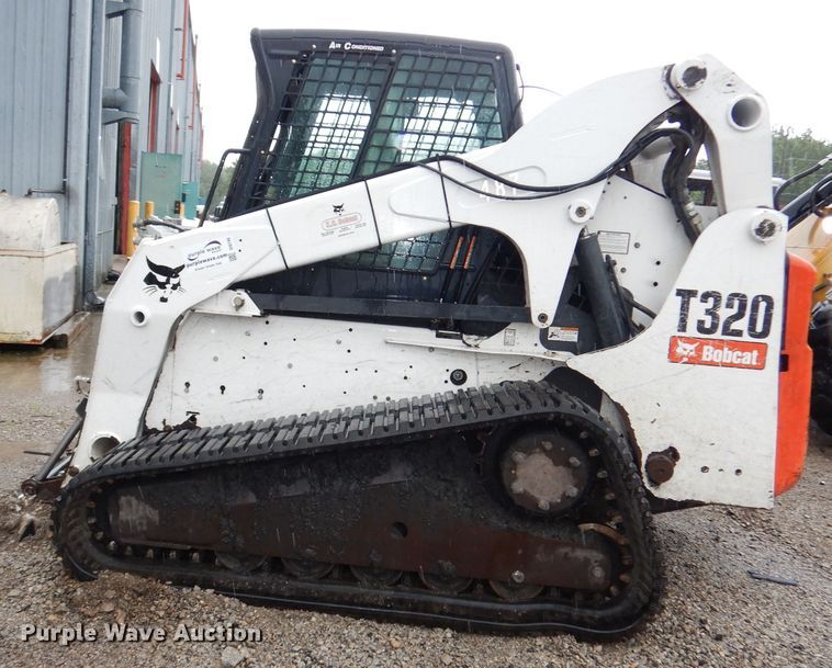 image for item DI6746 2010 Bobcat T320  tracked skid steer loader