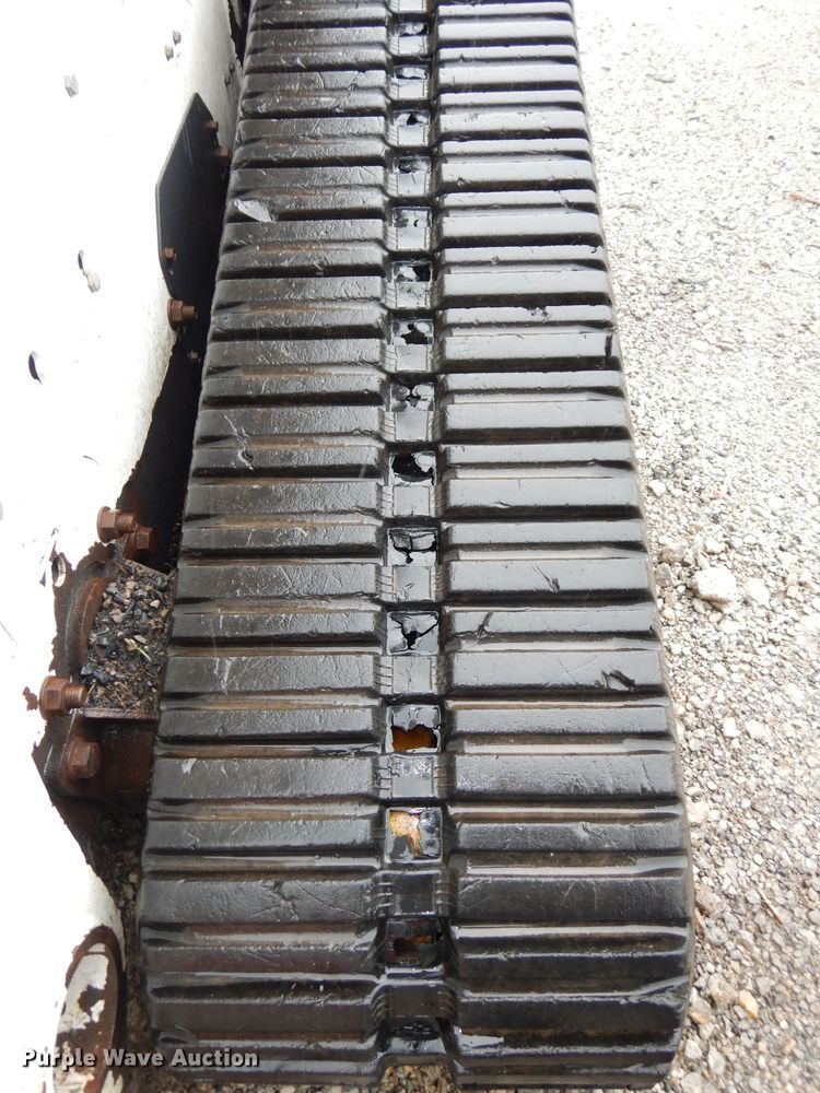 image for item DI6746 2010 Bobcat T320  tracked skid steer loader