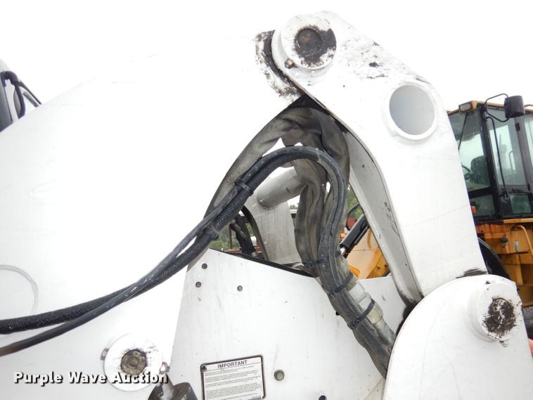 image for item DI6746 2010 Bobcat T320  tracked skid steer loader