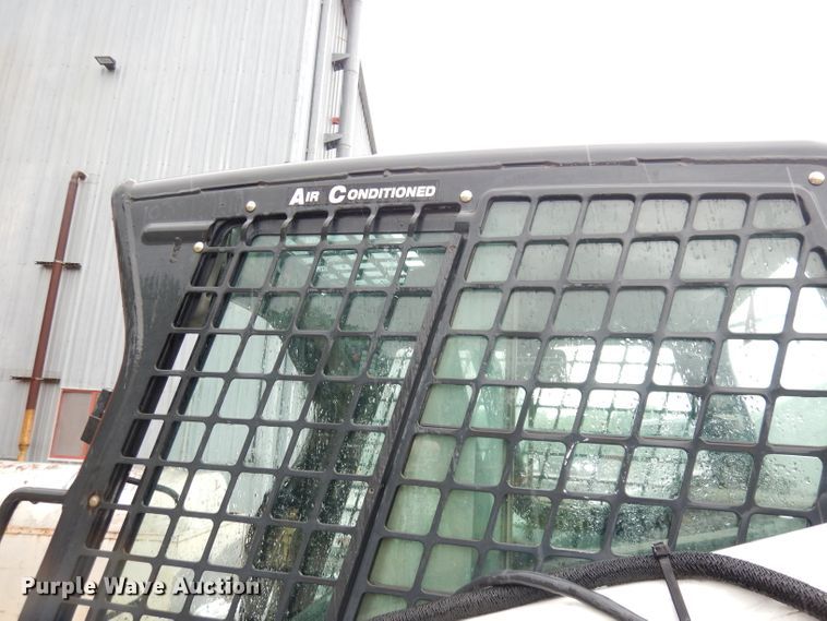 image for item DI6746 2010 Bobcat T320  tracked skid steer loader