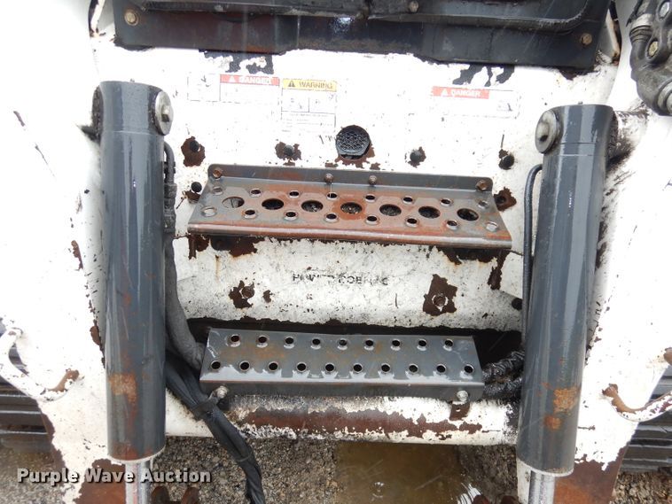 image for item DI6746 2010 Bobcat T320  tracked skid steer loader