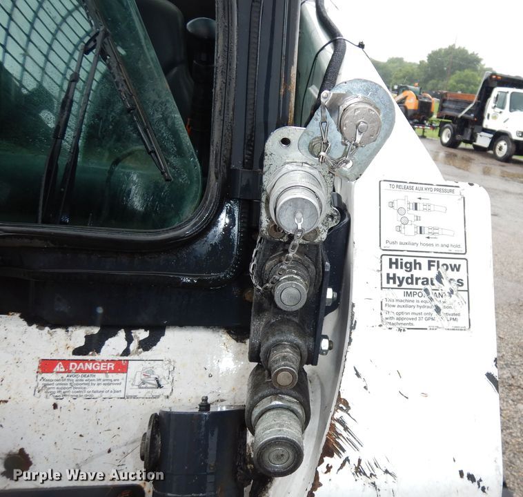 image for item DI6746 2010 Bobcat T320  tracked skid steer loader