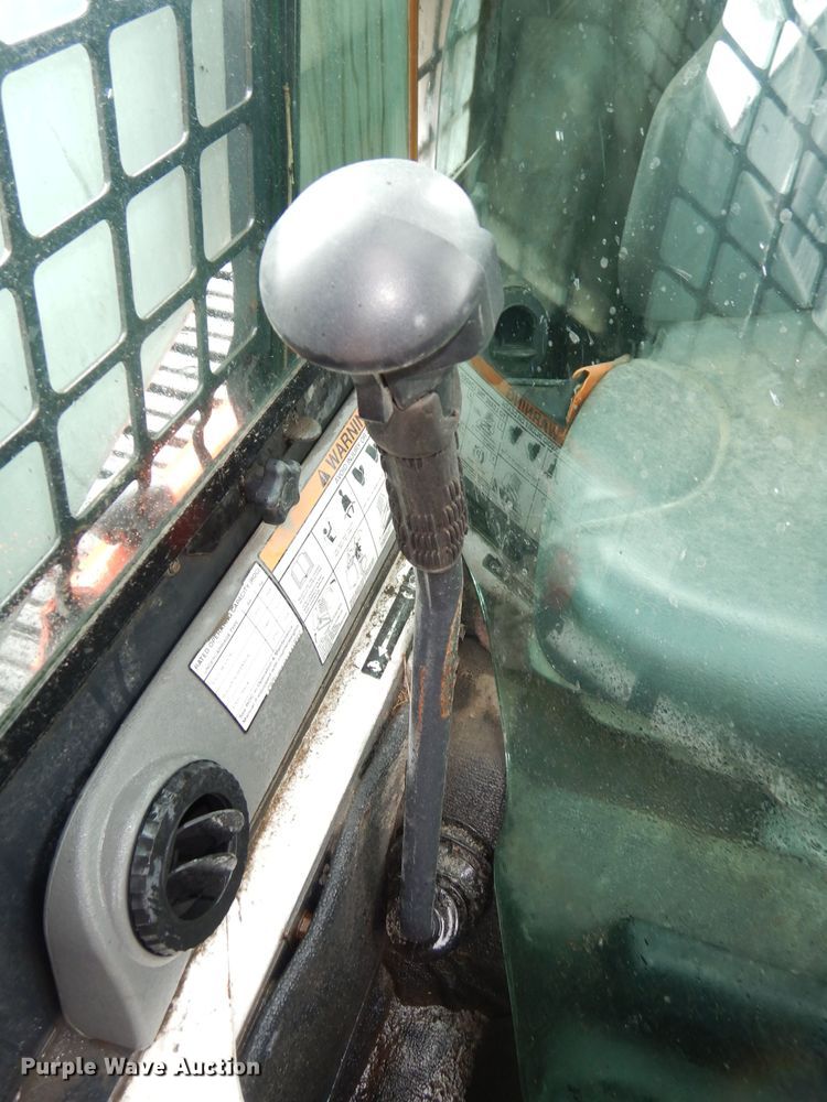 image for item DI6746 2010 Bobcat T320  tracked skid steer loader