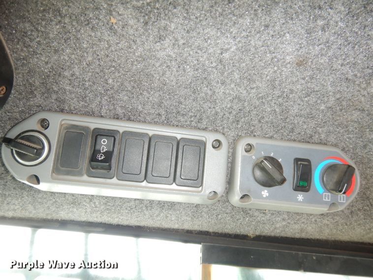 image for item DI6746 2010 Bobcat T320  tracked skid steer loader