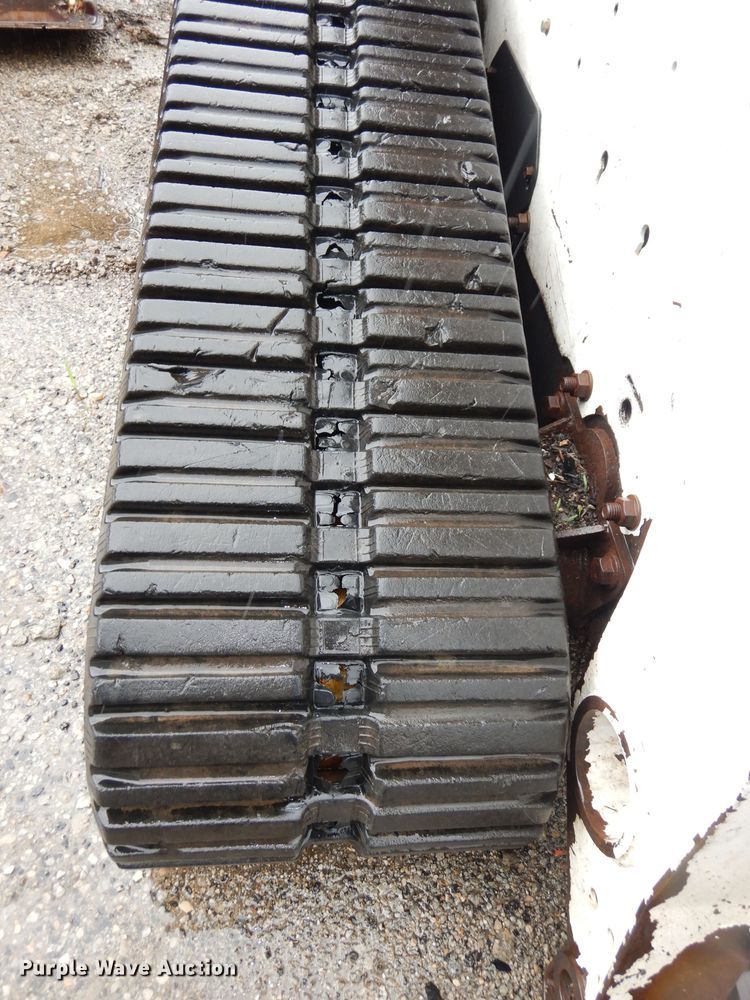 image for item DI6746 2010 Bobcat T320  tracked skid steer loader