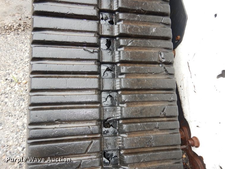 image for item DI6746 2010 Bobcat T320  tracked skid steer loader