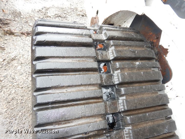 image for item DI6746 2010 Bobcat T320  tracked skid steer loader