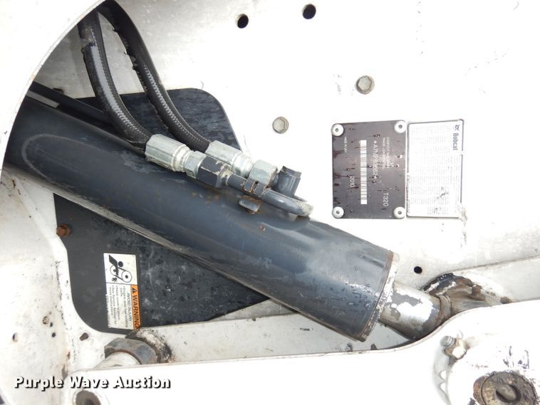 image for item DI6746 2010 Bobcat T320  tracked skid steer loader