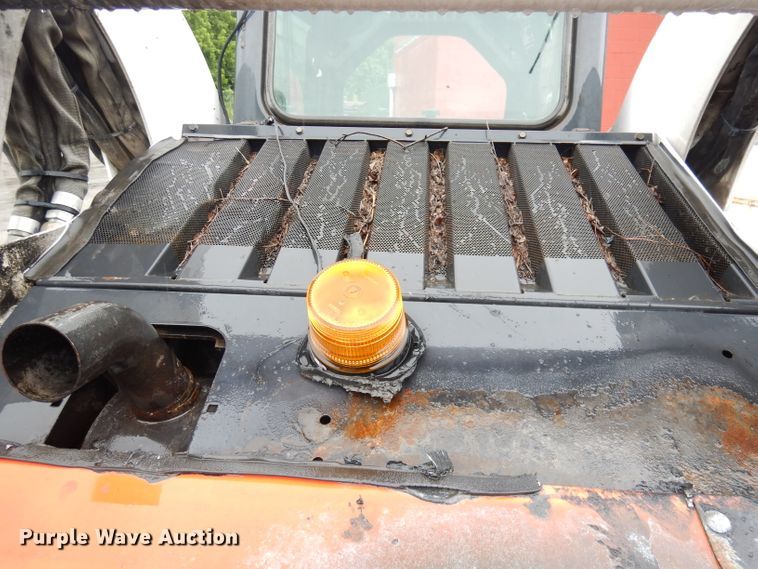 image for item DI6746 2010 Bobcat T320  tracked skid steer loader