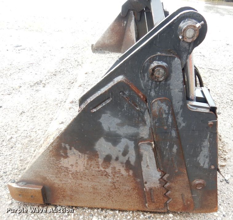 image for item DI6746 2010 Bobcat T320  tracked skid steer loader