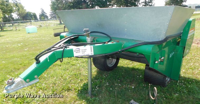 image for item DK8602 Cushman TD2000  top dresser spreader