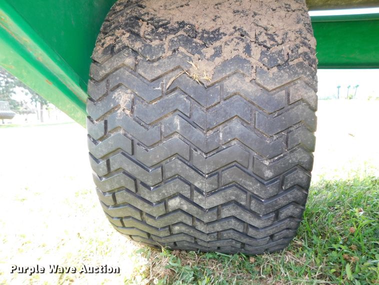 image for item DK8602 Cushman TD2000  top dresser spreader