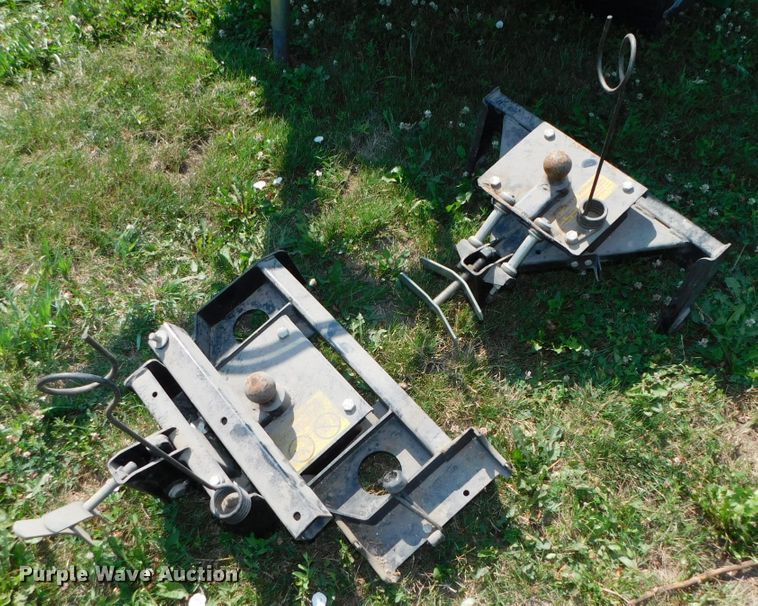 image for item DK8602 Cushman TD2000  top dresser spreader