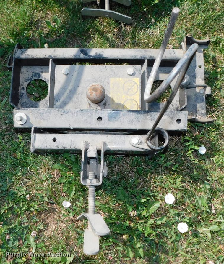 image for item DK8602 Cushman TD2000  top dresser spreader