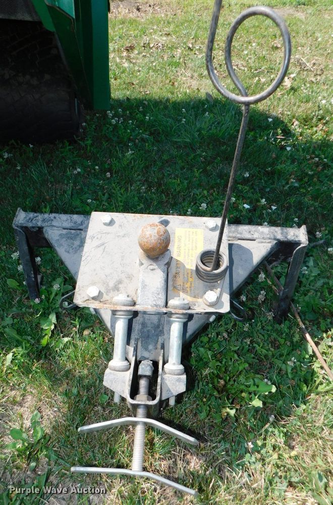 image for item DK8602 Cushman TD2000  top dresser spreader