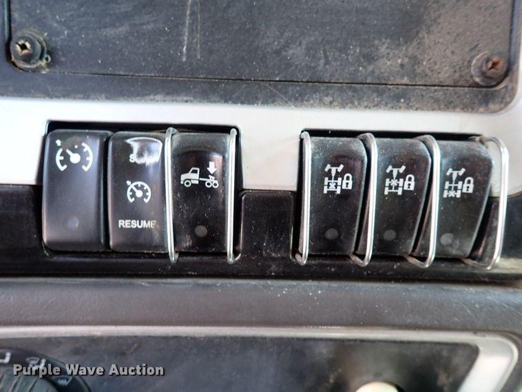 image for item DL7583 2010 Kenworth T400  dump truck