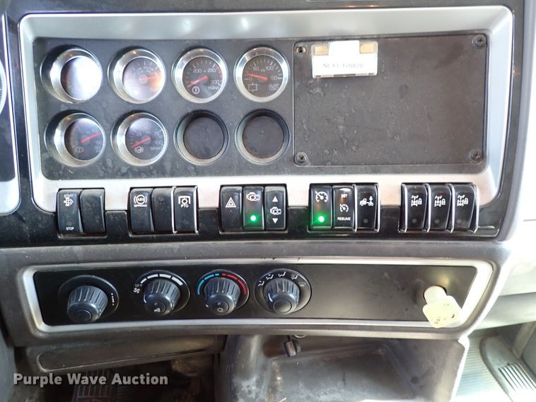 image for item DL7584 2010 Kenworth T400  dump truck