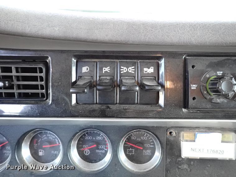 image for item DL7584 2010 Kenworth T400  dump truck