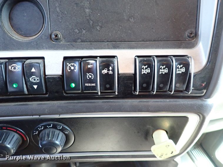 image for item DL7584 2010 Kenworth T400  dump truck