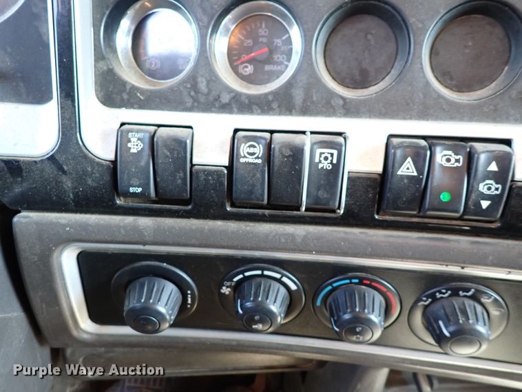 image for item DL7584 2010 Kenworth T400  dump truck