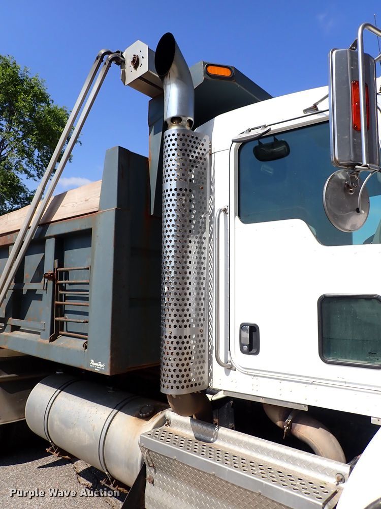 image for item DL7584 2010 Kenworth T400  dump truck