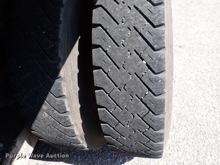 image for item DL7584 2010 Kenworth T400  dump truck