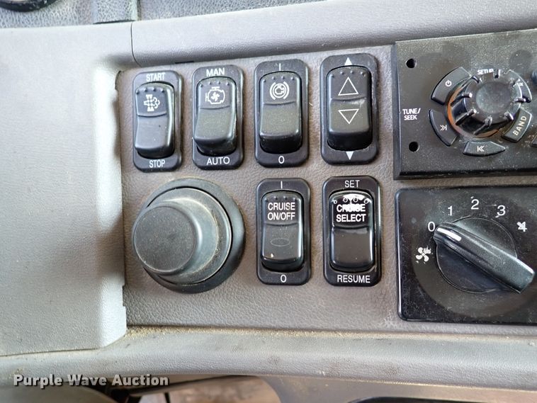 image for item DL7585 2011 Peterbilt 365  dump truck