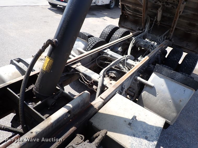 image for item DL7585 2011 Peterbilt 365  dump truck