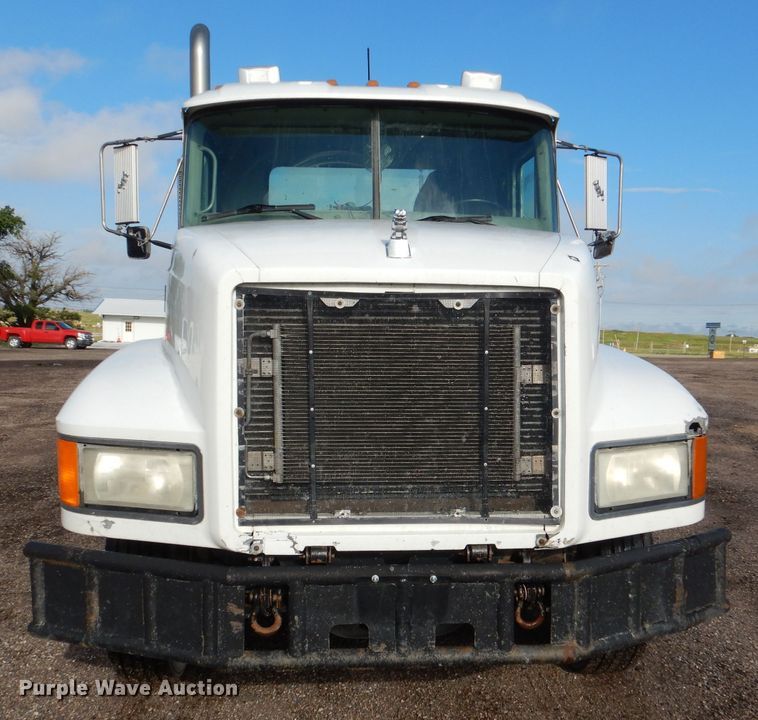 image for item DM0155 2001 Mack CH613  semi truck