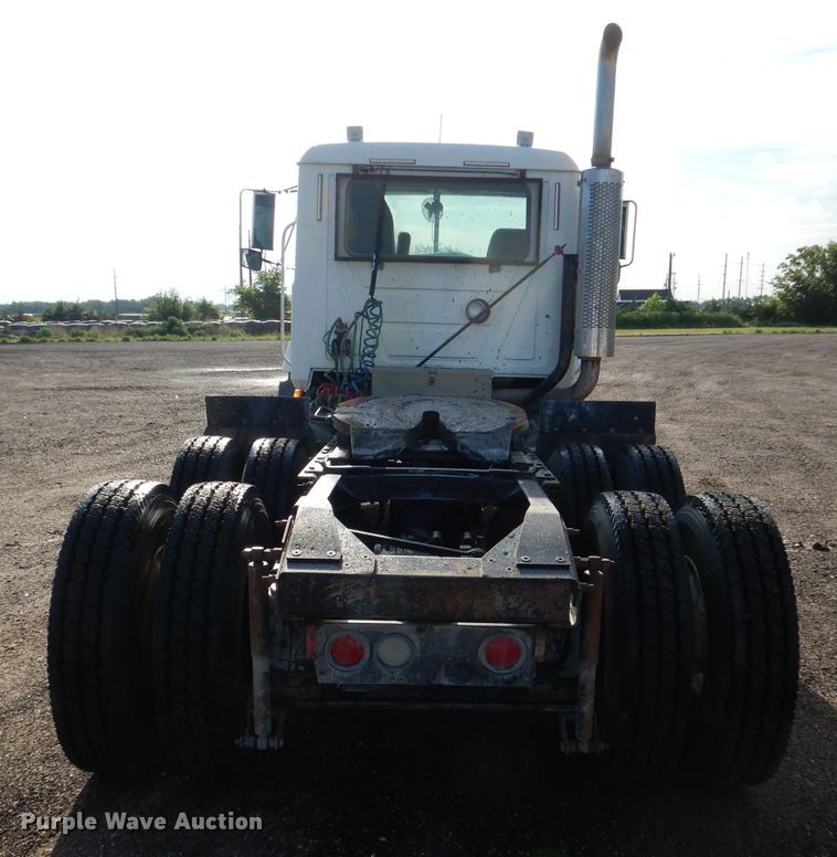 image for item DM0155 2001 Mack CH613  semi truck