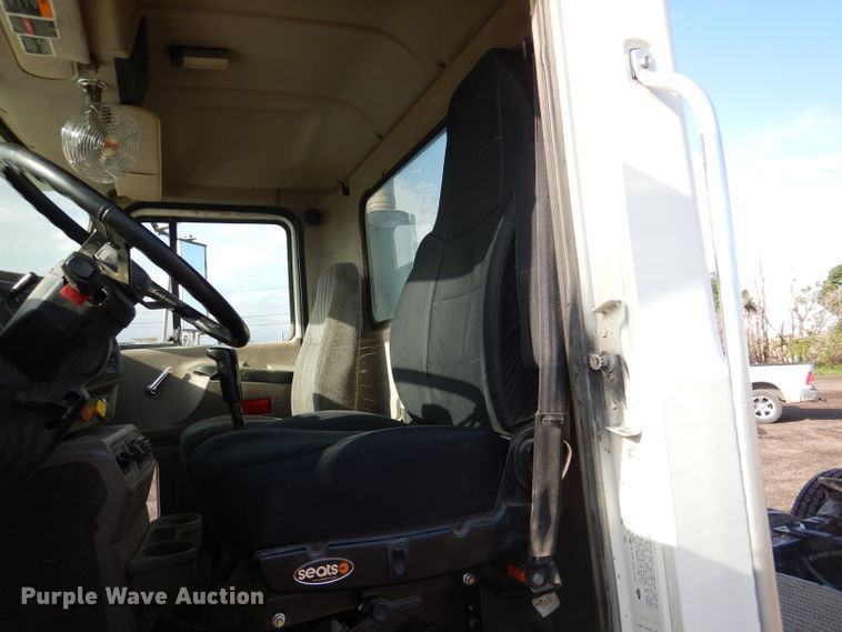 image for item DM0155 2001 Mack CH613  semi truck