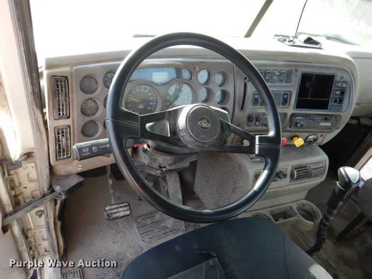 image for item DM0155 2001 Mack CH613  semi truck