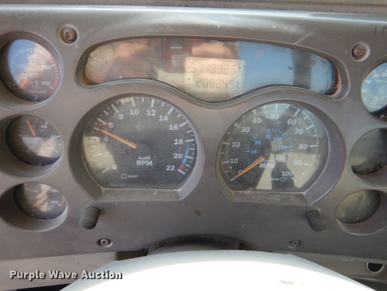 image for item DM0155 2001 Mack CH613  semi truck