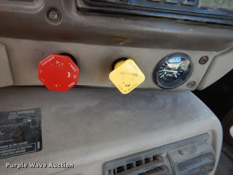 image for item DM0155 2001 Mack CH613  semi truck