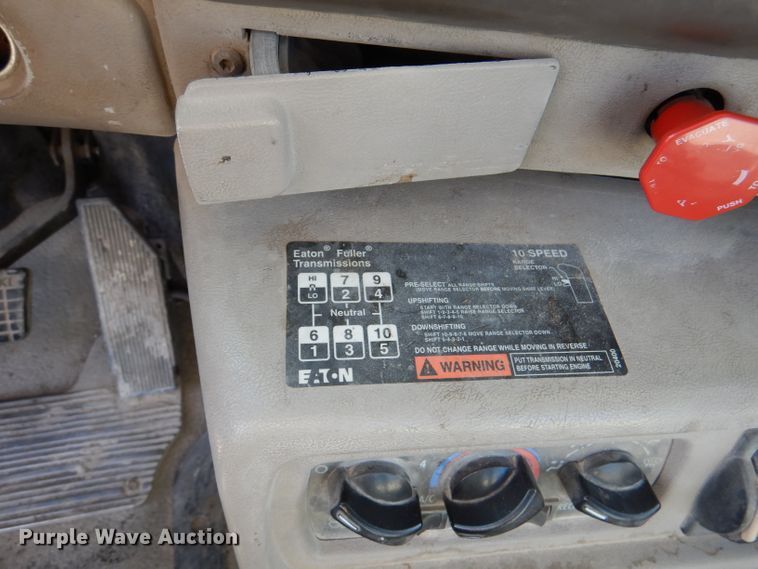 image for item DM0155 2001 Mack CH613  semi truck