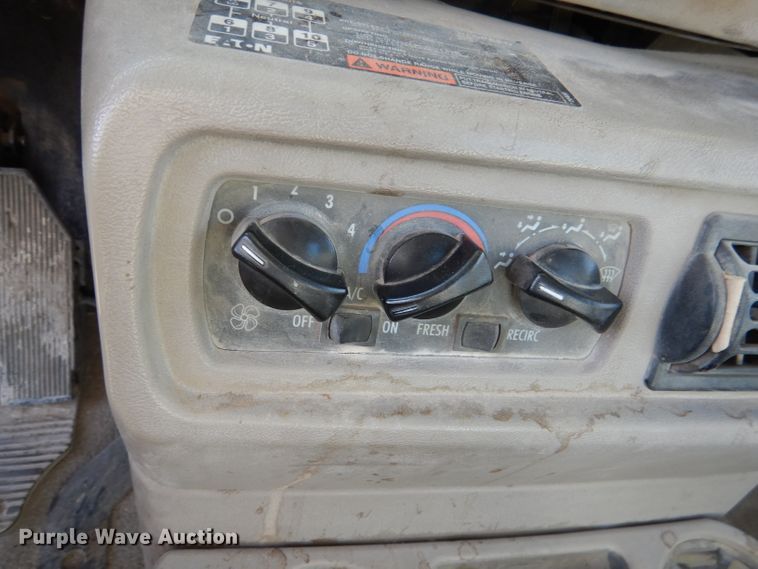 image for item DM0155 2001 Mack CH613  semi truck